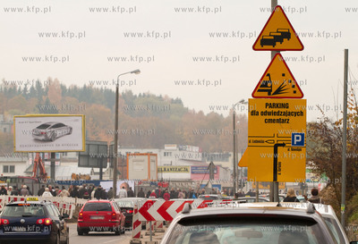 Wszytich Swietych. Organizacja ruchu na ul. Kartuskiej...