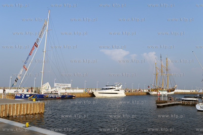 Sopot. Do sopockiej mariny wplynal Zawisza Czarny,...