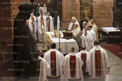Msza Wieczerzy Panskiej w katedrze pelplinskiej sprawowana...