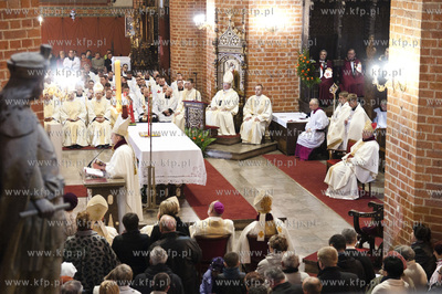 W Bazylice katedralnej w Pelplinie świecenia biskupie...