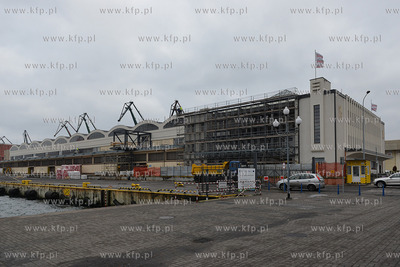 Gdynia. Dobiega konca remont elewacji budynku dawnego...