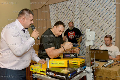 Do Rumi przyjechal wczoraj Alexey Voevoda (Rosja),...