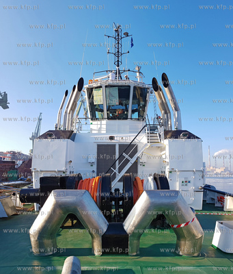 SD Tempest, holownik typu RotorTug z trzema pędnikami...