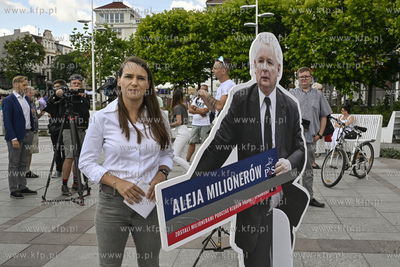 Sopot. Plac Przyjaciol Sopotu.  Konferencja prasowa...