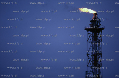 Flara Rafinerii Gdanskiej.1.04.2003fot. Wojtek Jakubowski...