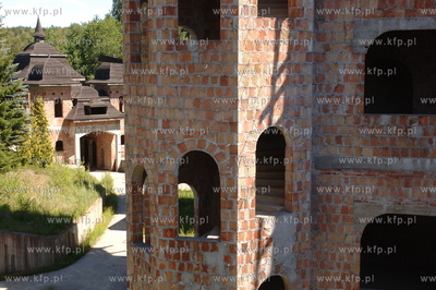 Wnetrze zamku w Lapalicach, polozonego miedzy Chmielnem...