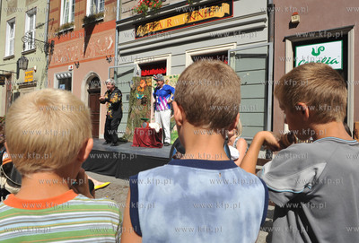 Gdansk, ul. Dluga. Teatr Maly z Bydgoszczy przedsatwia...