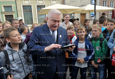 Gdansk, Dlugi Targ. Pamiatkowe zdjecie uczniow szkoly...