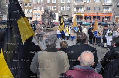 Uroczystosci rozpoczecia Dnia Kaszubskiego pod pomnikiem...