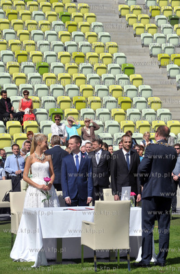 Slub na stadionie PGE Arena w Gdansku. Inga Szwarc...