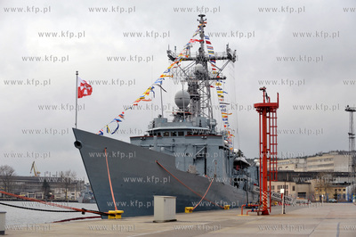 Port Wojenny w Gdyni Oksywie.Na zdjeciu  fregata rakietowa...