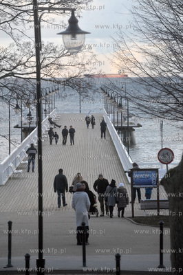 Gdynia Orlowo - widok na wejscie na molo
05.01.2015
Fot....