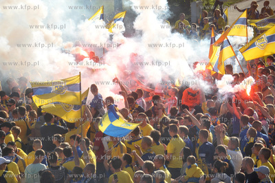 Gdynia swietuje awans Arki do ekstraklasy na ul. Swietojanskiej...