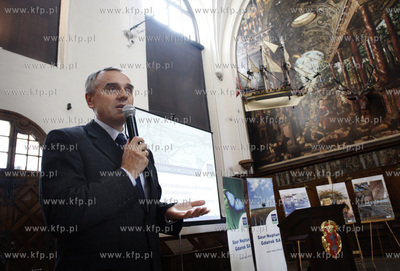 Gdansk. Dwor Artusa. Konferencja poswiecona 145-leciu...