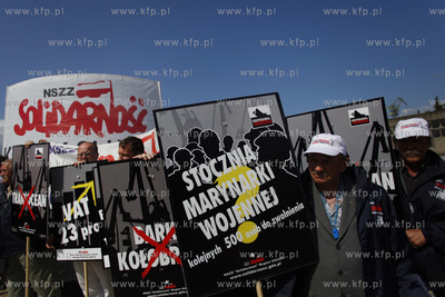 Gdansk. Manifestacja przedstawicieli NSZZ Solidarnosc...