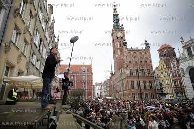 Gdansk. Ul. Dlugi Targ. Happening Pierwszy Zjazd Hamletów...