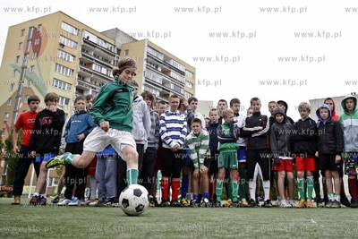 Gdansk Zaspa. Pilkarski turniej dzikich druzyn Do przerwy...