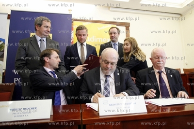 Gdansk. Urzad Marszalkowski.Podpisanie umowy na wybudowanie...