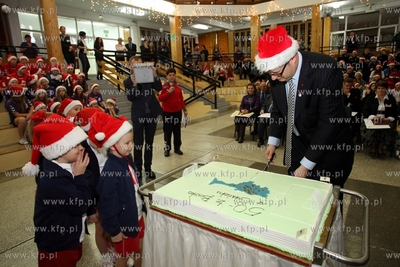 Otwarcie dwoch boisk oraz placu zabaw w Zespole Ksztalcenia...