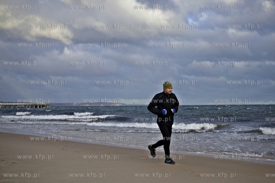 Silny wiatr w Gdańsku Brzeźnie.
27.12.2016
fot....