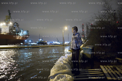 Zamknięta ul. Wiślna w gdańskiej Letnicy z powodu...