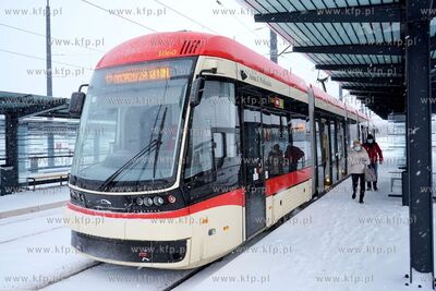 Zima w Gdańsku. Tramwaj Pesa Jazz Duo na Pętli Ujeścisko....