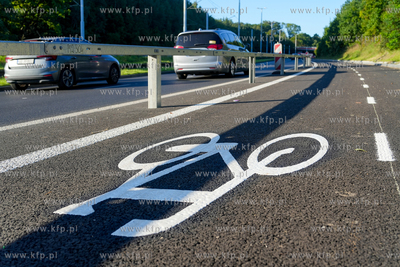 Ekostrada - nowa droga rowerowa w al. Armii Krajowej...