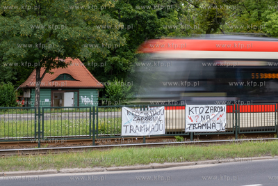 Gdańsk, ulica Bohaterów Getta Warszawskiego. Mieszkańcy...