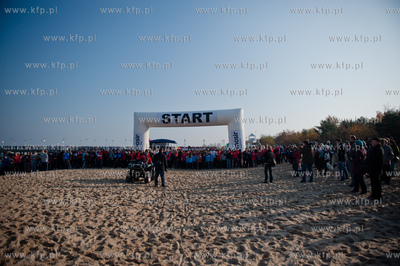 Gdansk. Plaza w Brzeznie. Gdansk Biega 2011.
Na start...