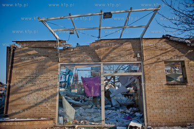 Gdansk. Rozbiorka budynku przy Targu Rakowym w ktorym...