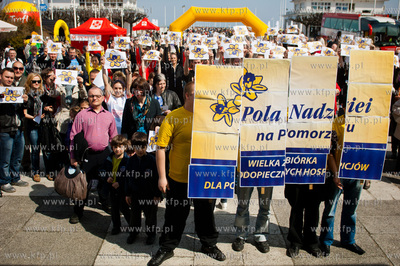 Sopot. Skwer Kuracyjny. Pola Nadziei na Pomorzu - wielka...