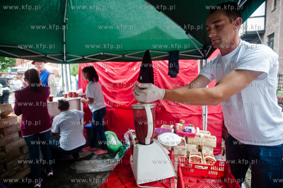 Gdansk. Plac przed siedziba Polskiego Zwiazku Wedkarskiego...