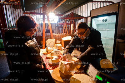 Gdynia. Zabytkowa wozownia w Parku Kolibki. Eko - Targi...