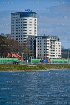 Gdansk. Widok na wiezowiec zwany Bretowska Brama, wybudowany...