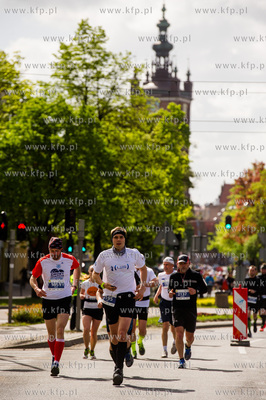 Zawodnicy na trasie I PZU Gdansk Maraton.
17.05.2015
fot....