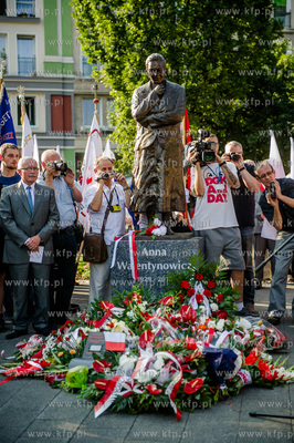 Gdansk. Wrzeszcz. Uroczystosc odslaniecia pomnika tragicznie...