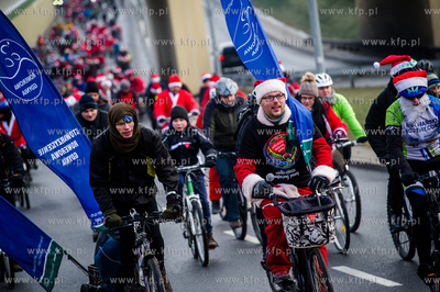 Gdansk. Mikolaje na rowerach jada dla Wielkiej Orkiestry...