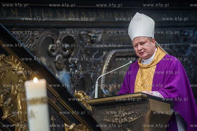 Gdansk. Katredra Oliwska. Wprowadzenie trumny z cialem...