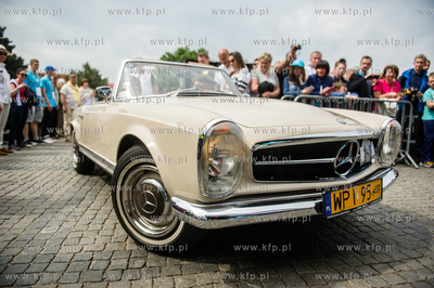 Gdansk. Targ Weglowy. XV Zlot Zabytkowych Mercedesow.
28.05.2016...