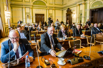 Gdansk. Nowy Ratusz. XXXVI Sesja Rady Miasta Gdanska....