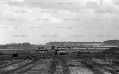 Budowa lotniska Gdansk Rebiechowo. 27.04.1974 6kwiecien74_z.kosycarz_p54...