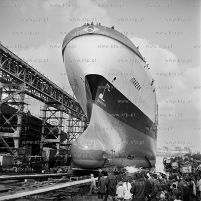 Wodowanie statku Itabera na pochylni Wydziału K-2...