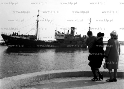 Statek Bzura wpływa do portu w Gdyni.
1962
0006757z
Fot....