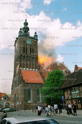 Pozar zabytkowego kosciola sw Katarzyny w Gdansku....