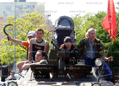 Parada 1000 motocykli i innych pojazdow na ulicach...