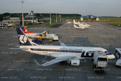 Gdansk , Rebiechowo Nz.widok na plyte lotniska
24.06.2006
Sebastian...