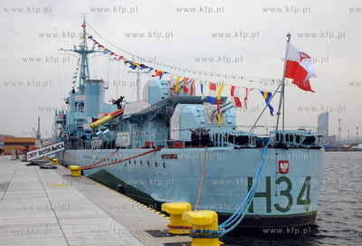 Port Wojenny w Gdyni. Nz. Okret muzeum ORP "Blyskawica"...