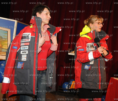 Gdynia. XVII Final WOSP. Gdynska licytacja fantow,...