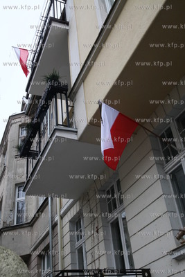 Sopot udekorowany zalobnymi flagami w holdzie tragicznie...