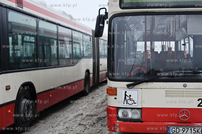 Autobusy ZKM na petli autobusowej przy ulicy Walowej,...